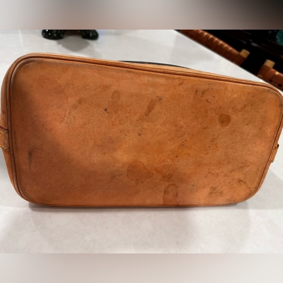 Louis Vuitton Alma PM Handbag - Picture 4 of 11